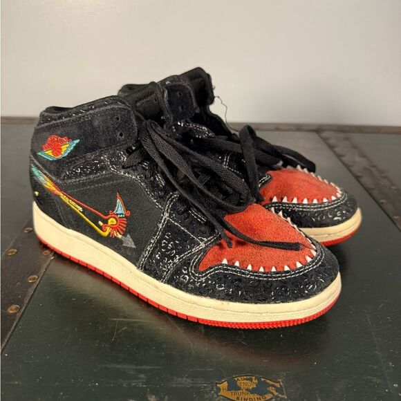 Air Jordan 1 Mid SE Siempre Familia Kid's Size 4Y DN5121-001